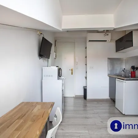 Studio Air-conditioned Liberation District *